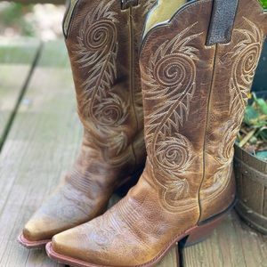 Justin women’s cowboy boots